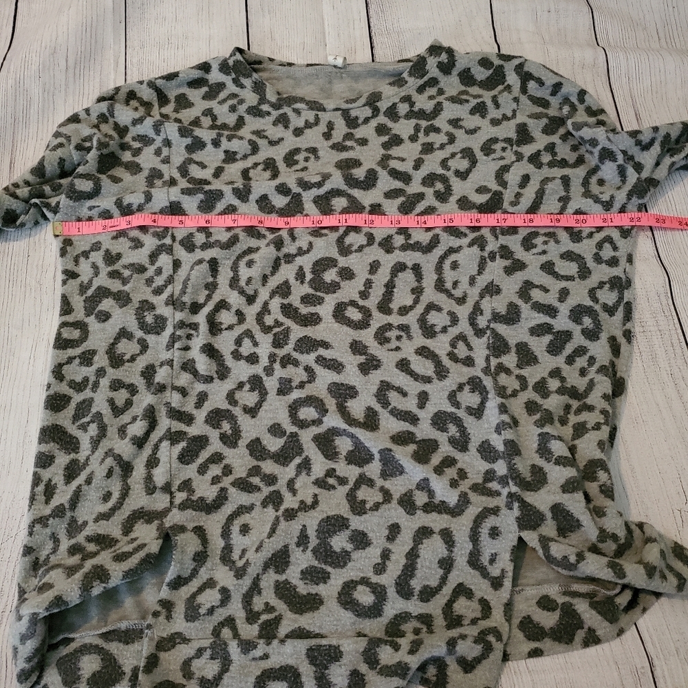Vanilla Bay Leopard Print top - Picture 9 of 10